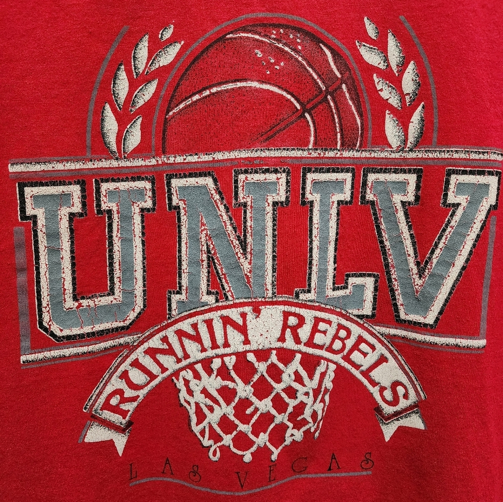 UNLV Runnin' Rebels Red T-Shirt Single Stitch - Picture 3 of 10